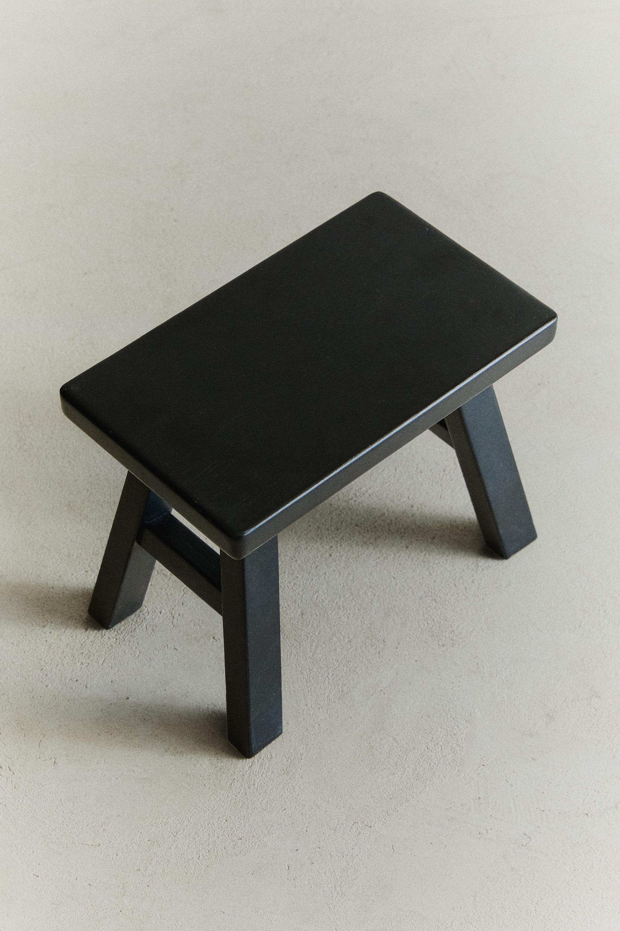 SMALL WOOD STOOL